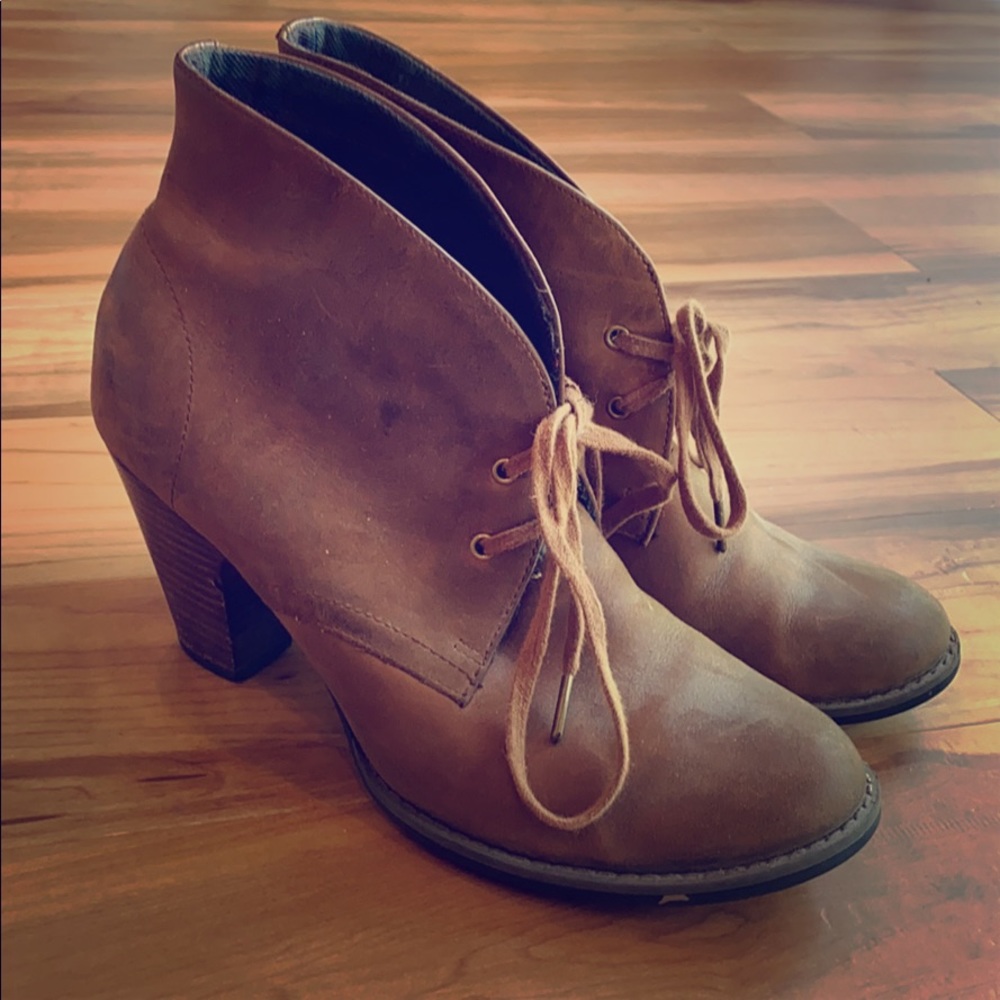 Clark’s heeled leather booties